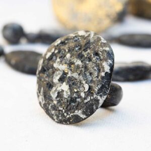 Sculpted Textured Ring. Size 7. - Image 2
