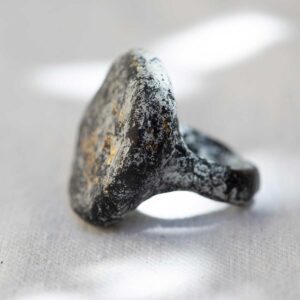 Sculpted Black and White with Gold Ring. Size 8. - Image 2
