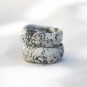 Stack of Two Sculpted Rings. Size 5,5-6. - Image 2