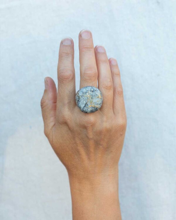 Sculpted White and Gold Ring. Size 8.