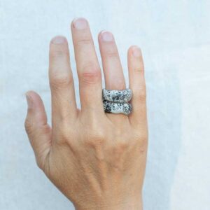 Stack of Two Sculpted Rings. Size 5,5-6. - Image 3