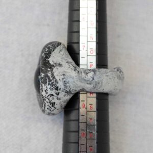 Sculpted Stone and Glass Ring. Size 8. - Image 3