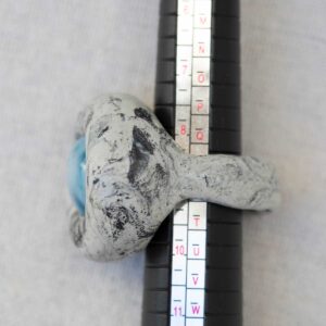Sculpted White Stone and Glass Ring. Size 9. - Image 6