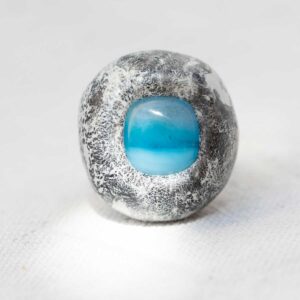 Sculpted Ring with Light Blue Glass. Size 6. - Image 4