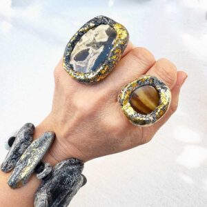 Sculpted Gold and Gemstone Ring. Size 9. - Image 4