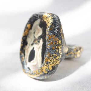 Sculpted Gold and Gemstone Ring. Size 9. - Image 2