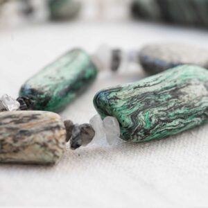 Sculpted Necklace with Glass. - Image 2