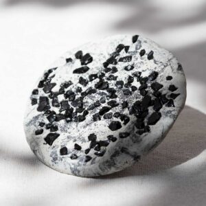 Oversized Sculpted with Black Glass Ring. Size 8. - Image 2