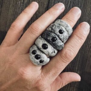 Sculpted Rings (5). Size 8. - Image 2