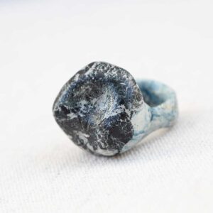 Sculpted Blue and Black Ring. Size 7. - Image 4