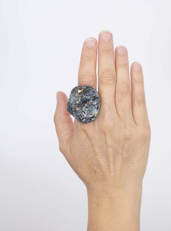 Sculpted Ring. Size 8,5.