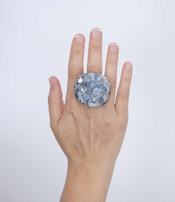 Ring Sculpted with Crystal Chips. Size 8.