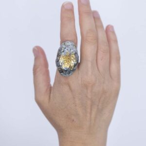 Oval Ring with Gold Leaf. Size 8. - Image 3