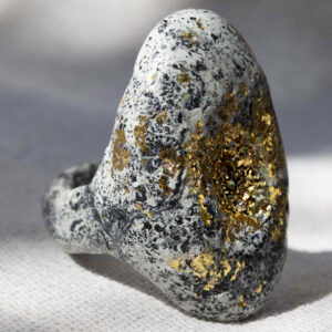 Oval Ring with Gold Leaf. Size 8. - Image 2