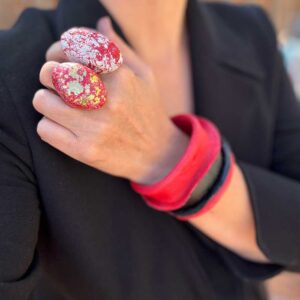 Oval Red Ring with Gold Leaf. Size 7. - Image 2